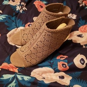 Lauren Conrad booties size 7... Make an offer..